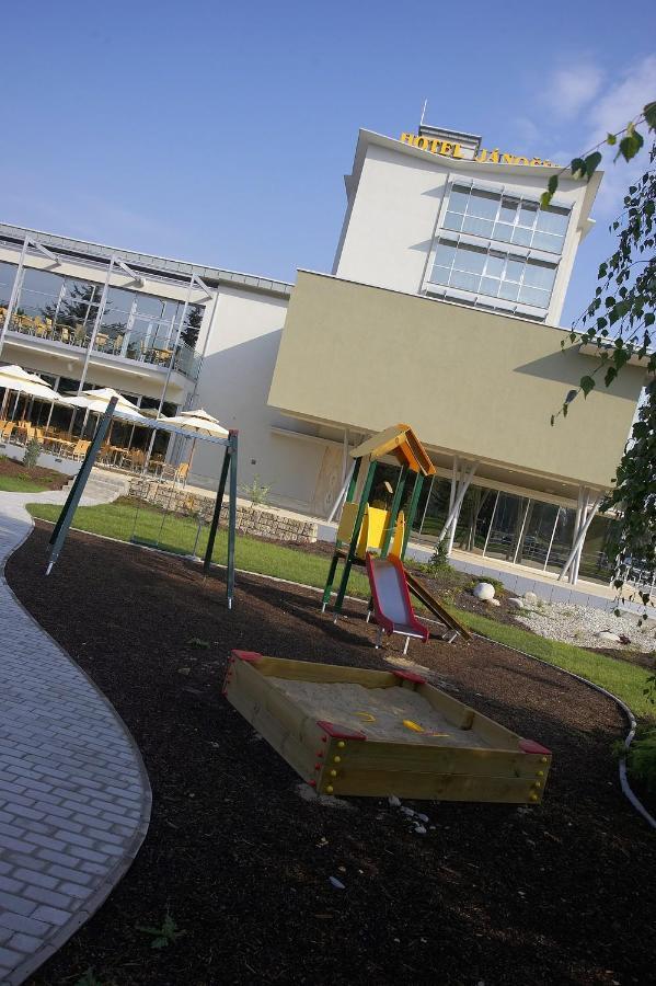 Hotel Janosik Liptovský Mikuláš Eksteriør billede